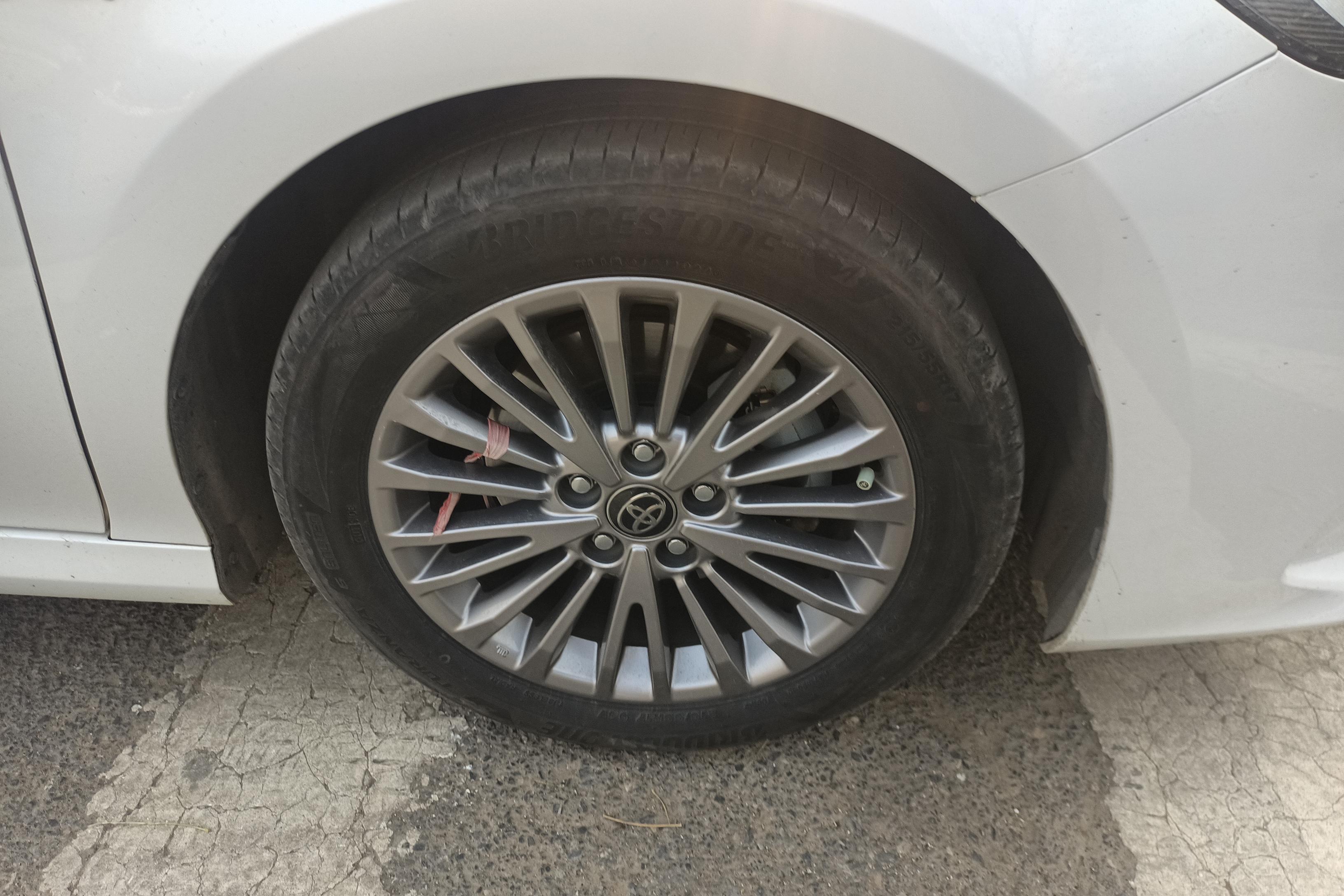 丰田凯美瑞 2024款 2.0L 自动 尊贵版 (国Ⅵ) 