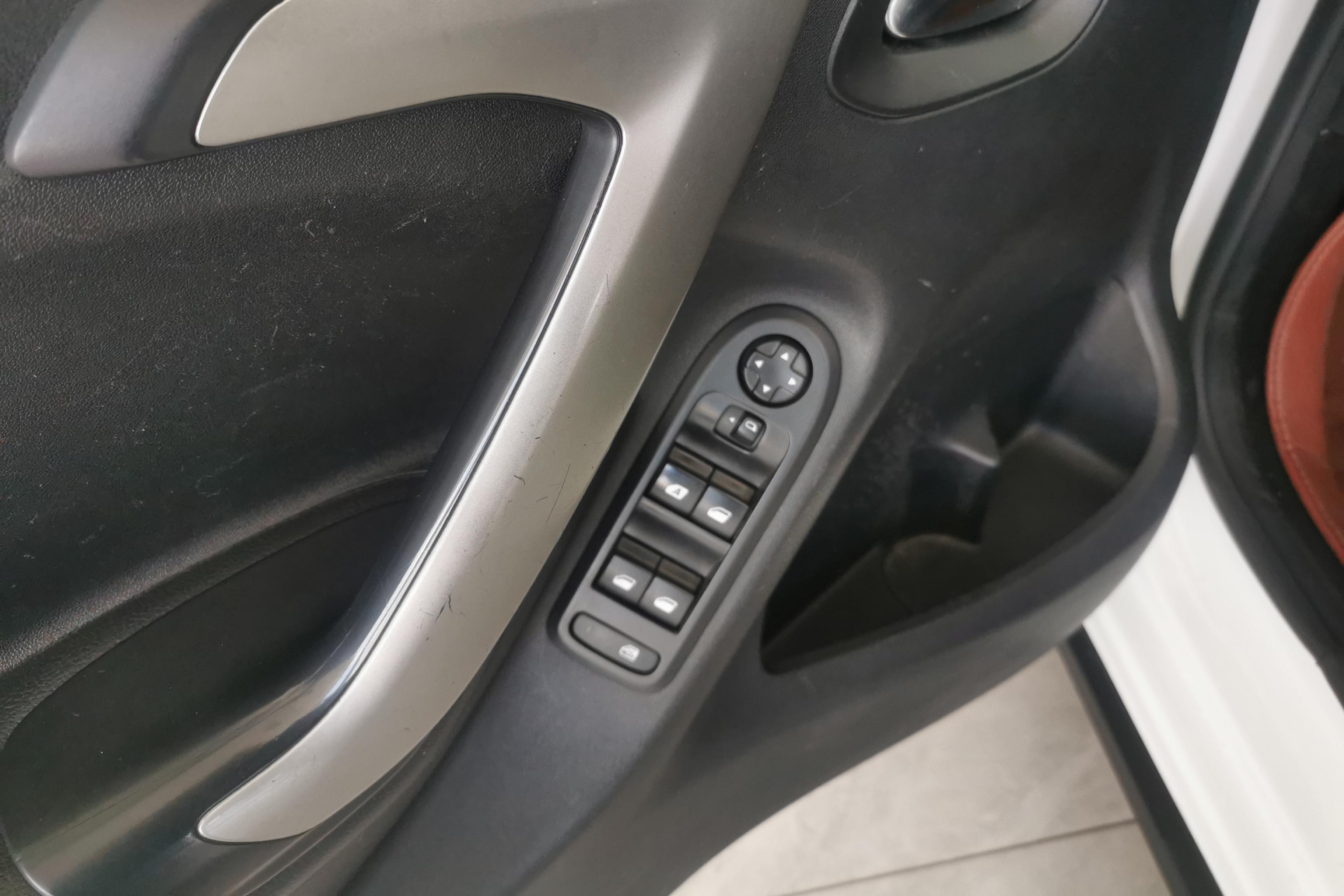 雪铁龙C3-XR 2015款 1.6L 自动 先锋型 (国Ⅴ) 