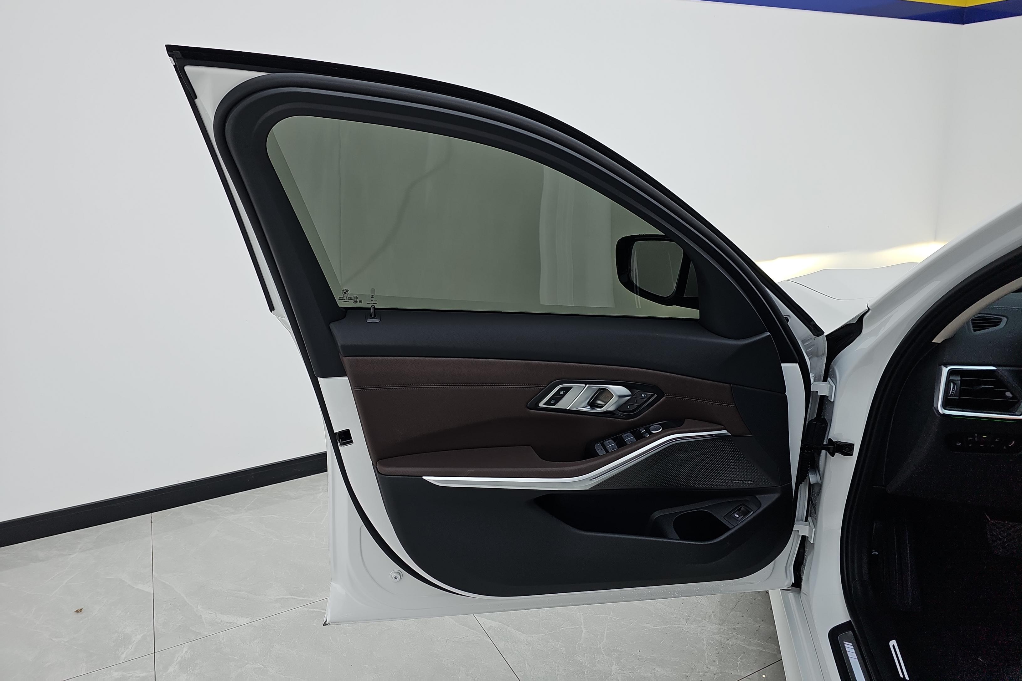 宝马3系 325Li 2024款 2.0T 自动 后驱 M运动套装 (国Ⅵ) 