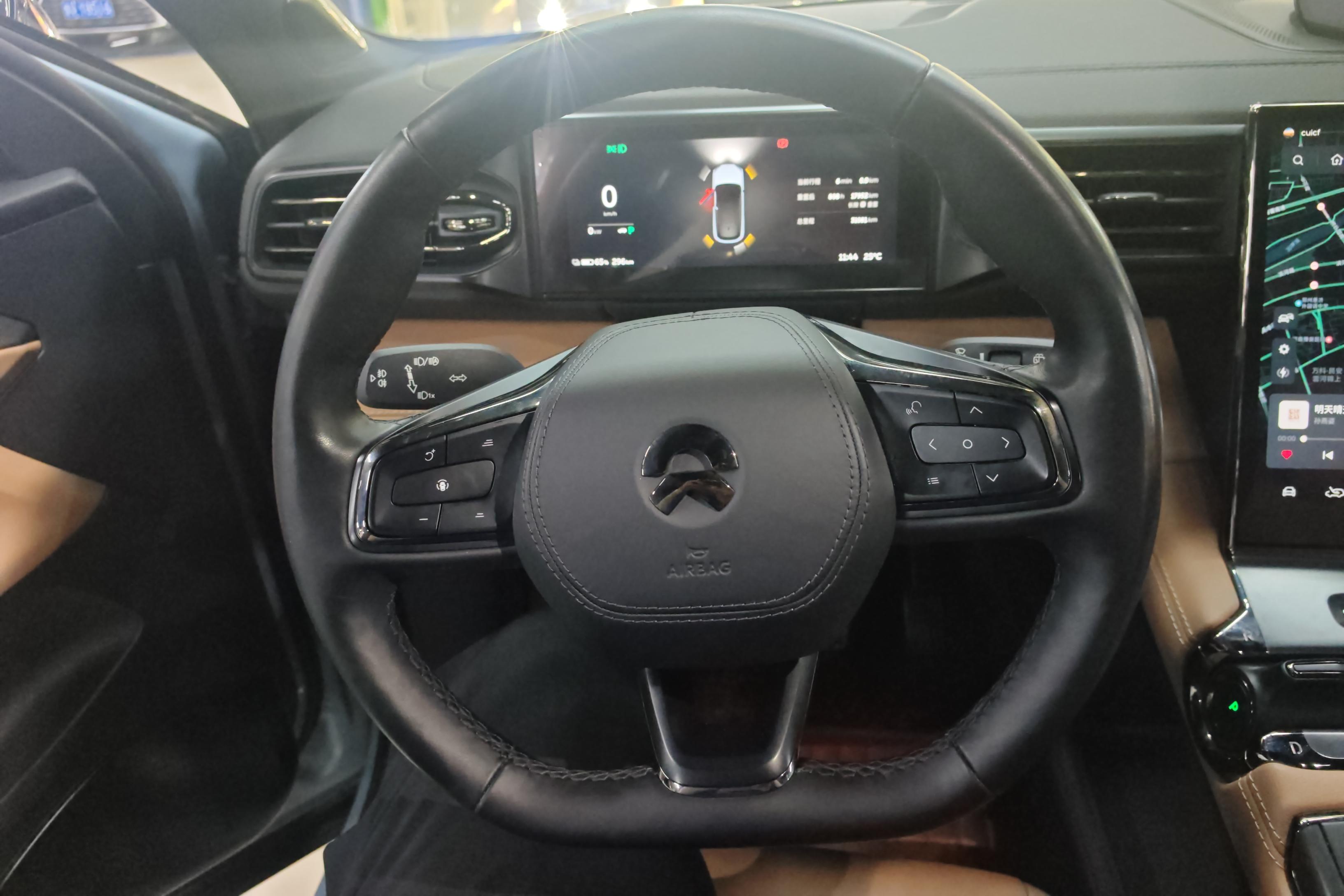 蔚来ES6 2019款 70kWh420km四驱 纯电动 运动版420KM 