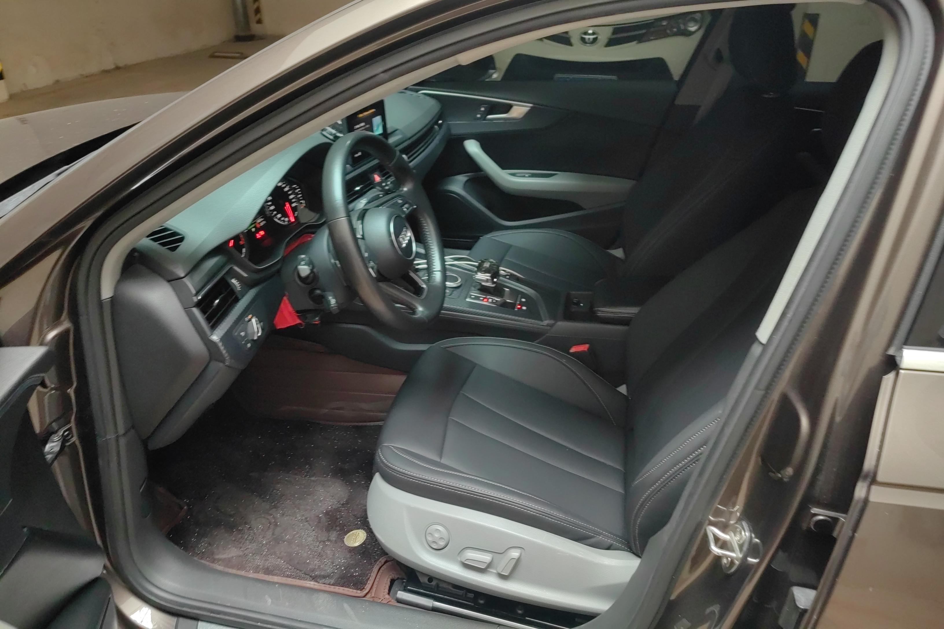 奥迪A4L 40TFSI 2018款 2.0T 自动 前驱 30周年进取型 (国Ⅴ) 