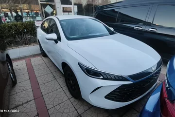 比亚迪秦PLUS 2025款 DM-i 智驾版 1.5L 120km 超越型