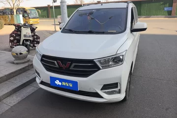 五菱宏光 2021款 1.5L S基本型LAR