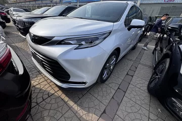 丰田赛那 2023款 双擎 2.5L 舒适版