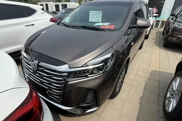 别克GL8 2025款 陆上公务舱 2.0T 智享版