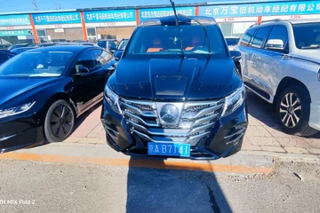 奔驰威霆 2023款 2.0T 商务版 7座