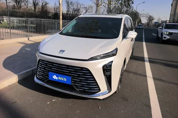 别克GL8 2025款 陆尊 2.0T 智享版