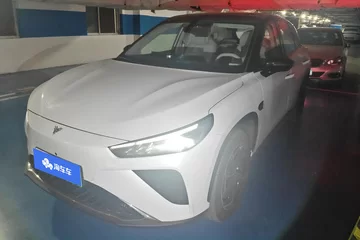 哪吒L 2024款 纯电版 510km 闪充红衣版