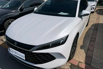 比亚迪秦L 2024款 DM-i 1.5L 120km 领先型