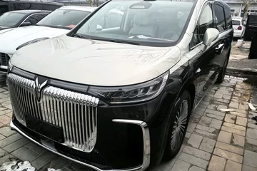 岚图梦想家 2025款 插电混动 1.5T 235km 四驱旗舰鲲鹏版