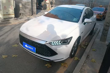 比亚迪秦PLUS 2024款 DM-i 荣耀版 1.5L 55km 领先型