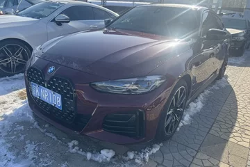 宝马4系 2023款 四门轿跑车 425i M运动曜夜版