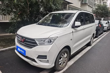 五菱宏光S 2019款 五菱宏光 1.5L S舒适型国VI LAR