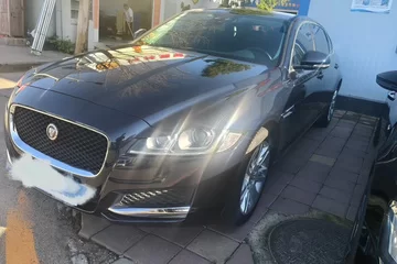 捷豹XFL 2021款 P200 两驱 精英豪华版