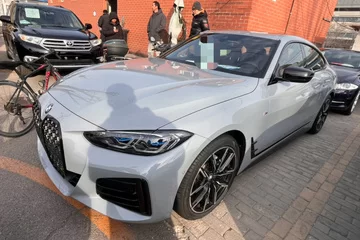 宝马4系 2023款 四门轿跑车 425i M运动曜夜版