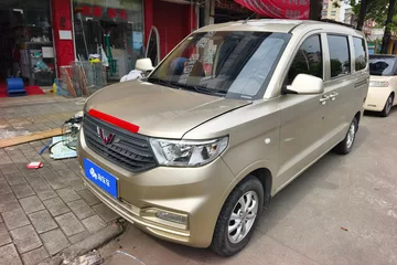 五菱宏光V 2022款 1.5L 劲享版电动助力 7座